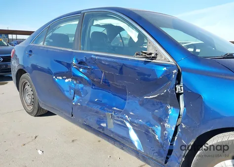 2010 Toyota Camry Le z USA, uszkodzony, nr VIN 4T4BF3EK2AR072476